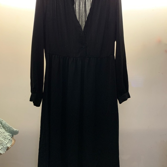 Suzy shier collar heavy polyester black dress. Button-up bodice - Picture 3 of 4